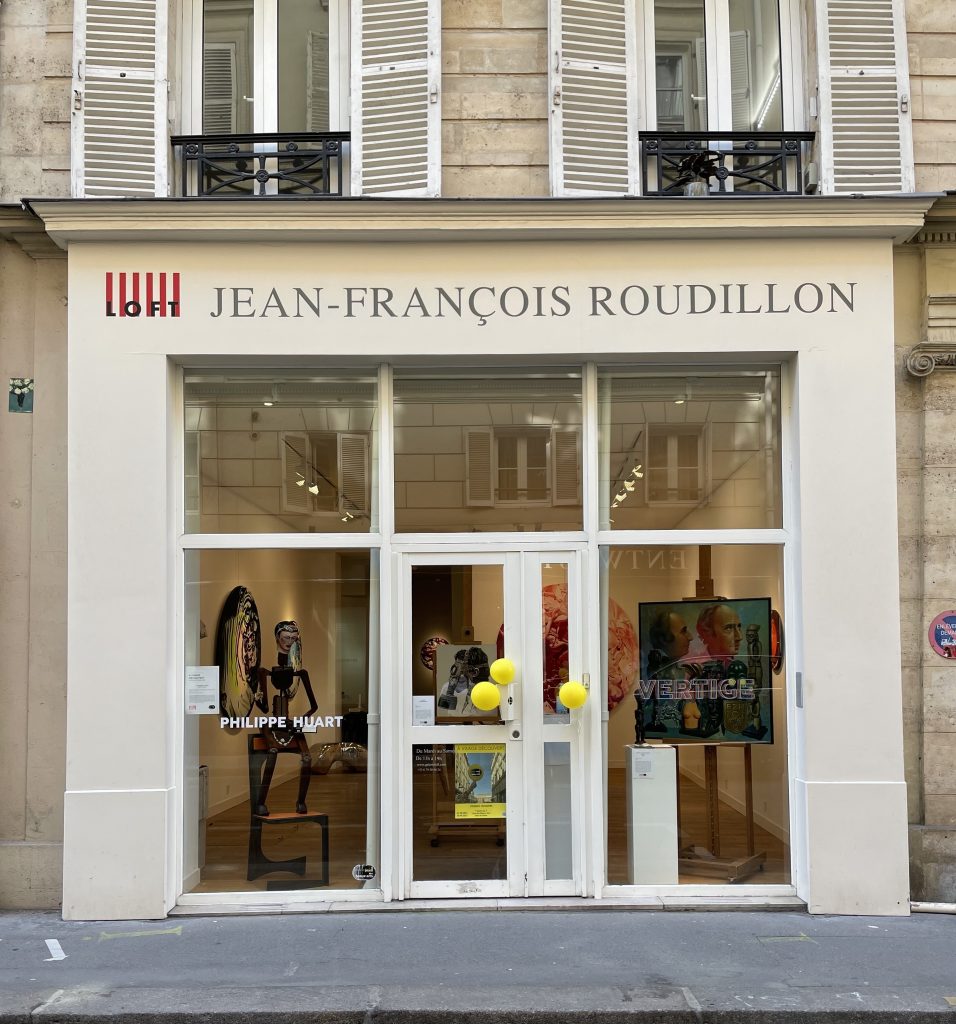 Exposition « À visage découvert » dans les vitrines des galeries de la rue des Beaux-Arts